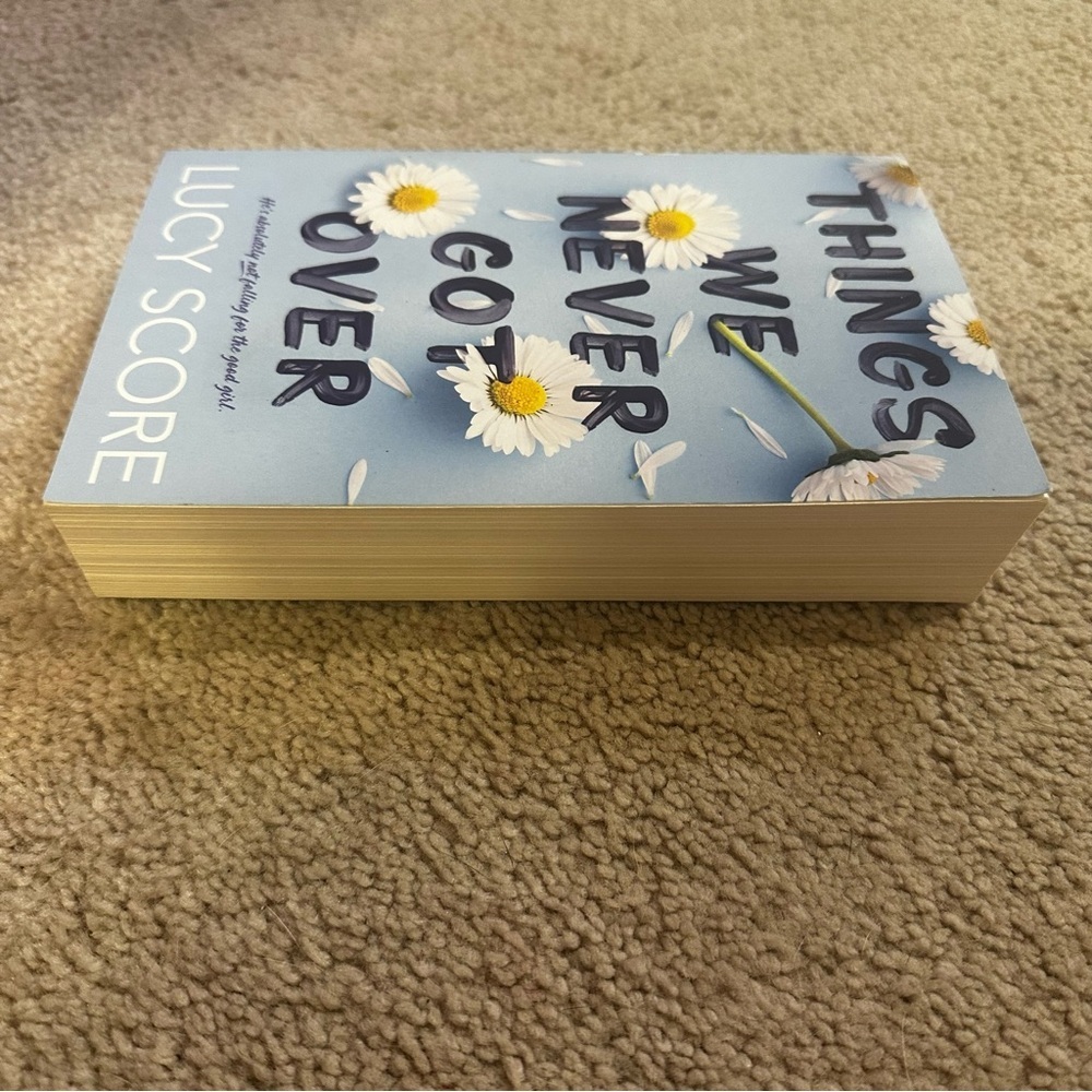 Things We‎ Never Got Over by Lucy Score – Paperback Romance Bestseller - Picture 2 of 4